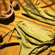 Bandeau-Bikini-Set mit hoch tailliertem Unterteil